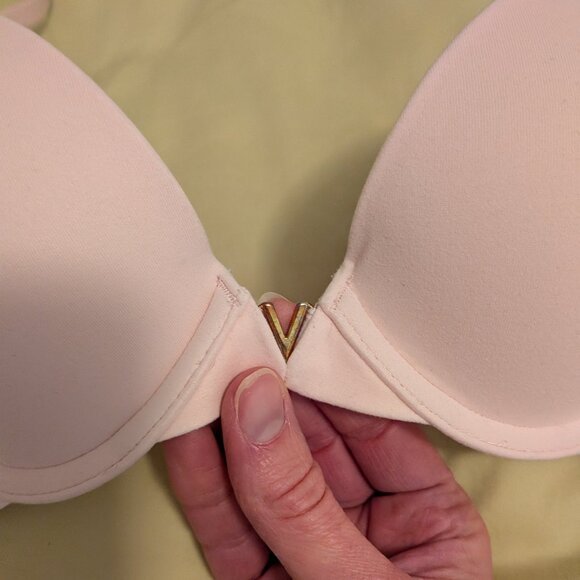 Victoria's Secret Love Cloud Smooth Push-up Bra - Picture 4 of 5